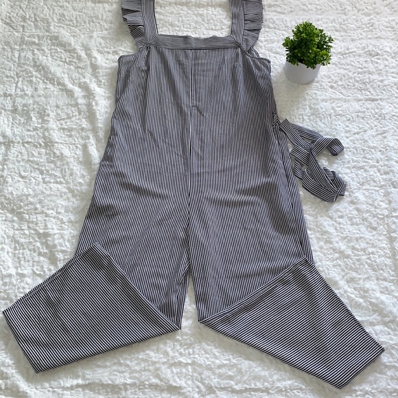 Monteau Los Angeles Navy & White Stripe Seersucker Jumpsuit - Picture 2 of 4